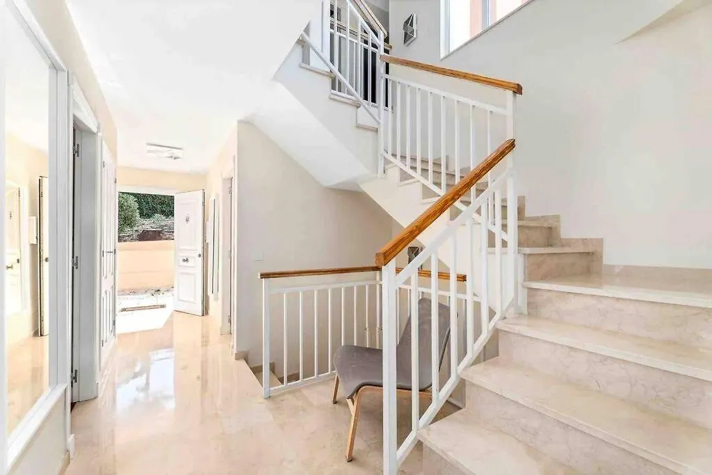 4 Bed Detached Villa Close To Golf & Beach With Shared Pool. Malaga Spain