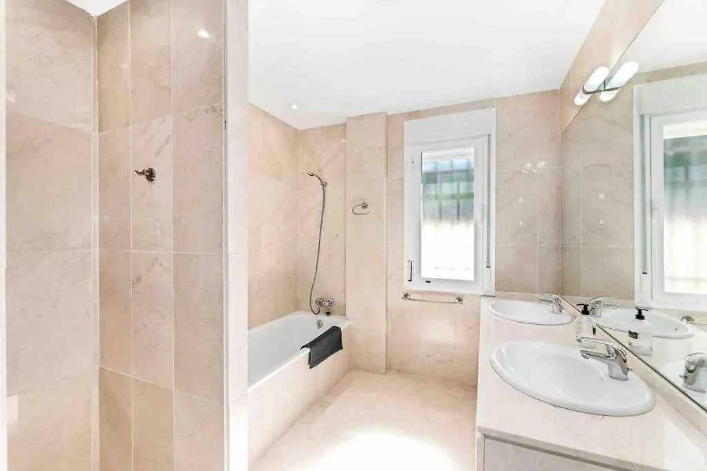4 Bed Detached Villa Close To Golf & Beach With Shared Pool. Malaga