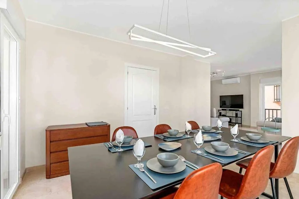 4 Bed Detached Villa Close To Golf & Beach With Shared Pool. Malaga