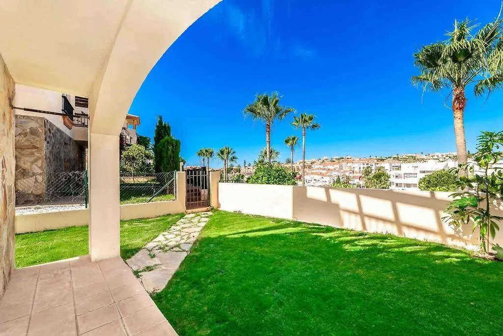 4 Bed Detached Villa Close To Golf & Beach With Shared Pool. Malaga